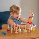 Niña-jugando-con-Tickit-Figuras-encantadas-de-madera-10u-Jugueteria-Canarias.webp