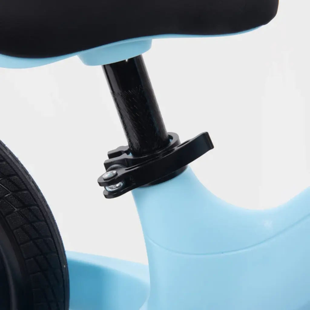 Detalle-Asiento-Tickit-Bicicleta-de-equilibrio-Whizz-azul-claro.webp