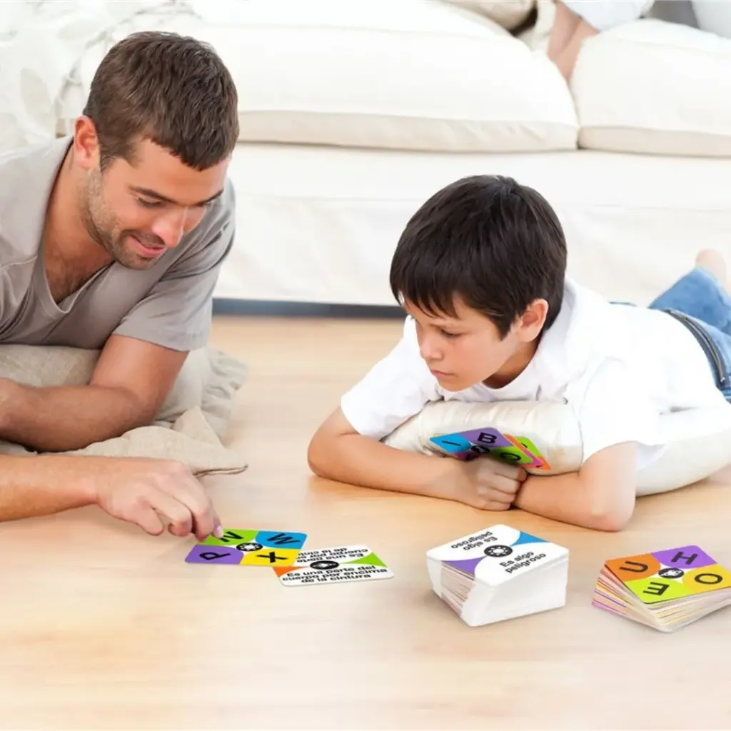 Componentes JPadre e hijo jugando a Eszi-disponible en Juguetería Educativa Mukkies.webp