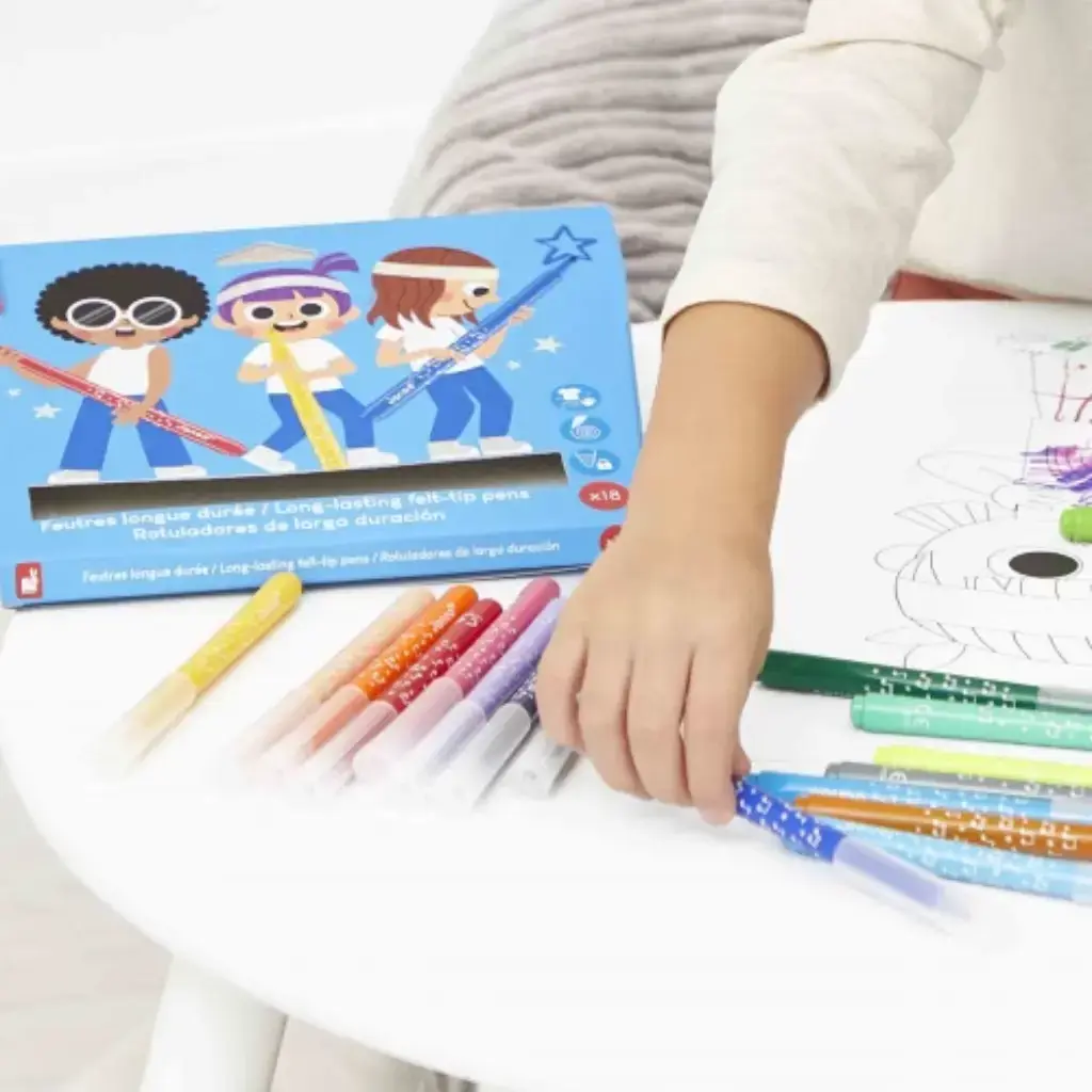 Niña-usando-rotuladores-de-larga-duración-18 unid.webp