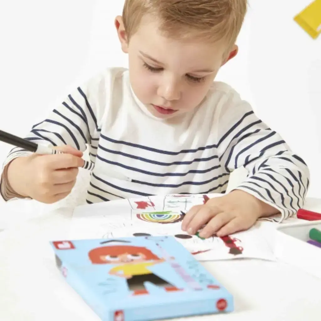 Niño-usando-Rotuladores-pincel-10-unidades-Janod.webp