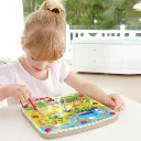 E1713-Niña-jugando-con-Laberinto-de-Construcción-y-Números-Hape-Canarias.webp