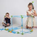 Niños-con-juego-construccion-tipi-deco-carpas-xfort-set-85-piezas-jugueteria-mukkies.webp
