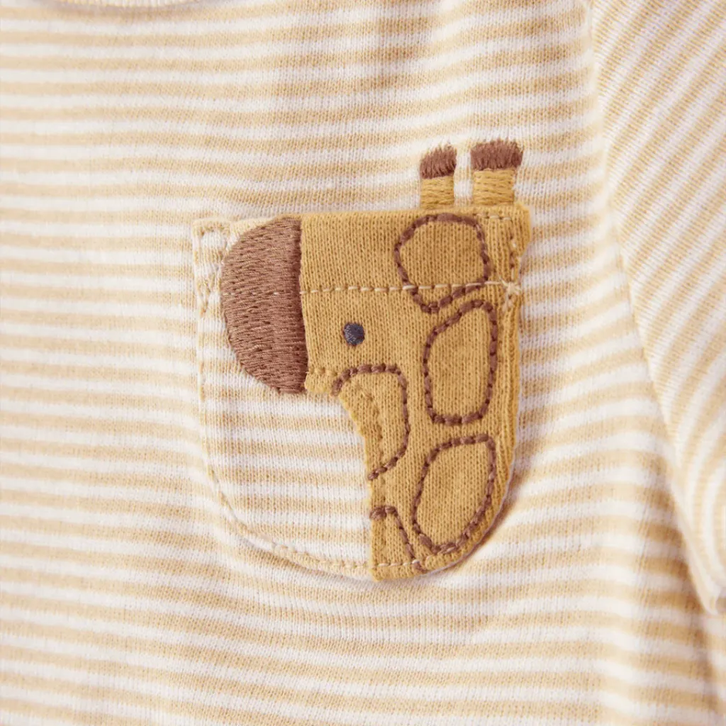 Detalle-Jirafa-Pack-cinco-bodies-algodón-manga-corta-y-bolsillo-animales-Carters-Canarias.webp