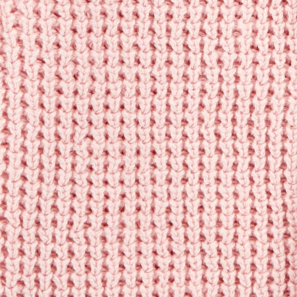 Detalle-Chaqueta-punto-canalé-capucha-diseño-oso-rosa-Carter´s-Lanzarote.webp