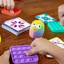 Niños-jugando-a-Juego-de-mesa-Presto-Falomir-Jugueteria-Canarias.webp