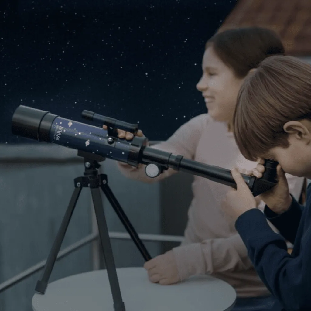 Niños-usando-el-Telescopio-Moses-Jugueteria-Educativa-Lanzarote.webp
