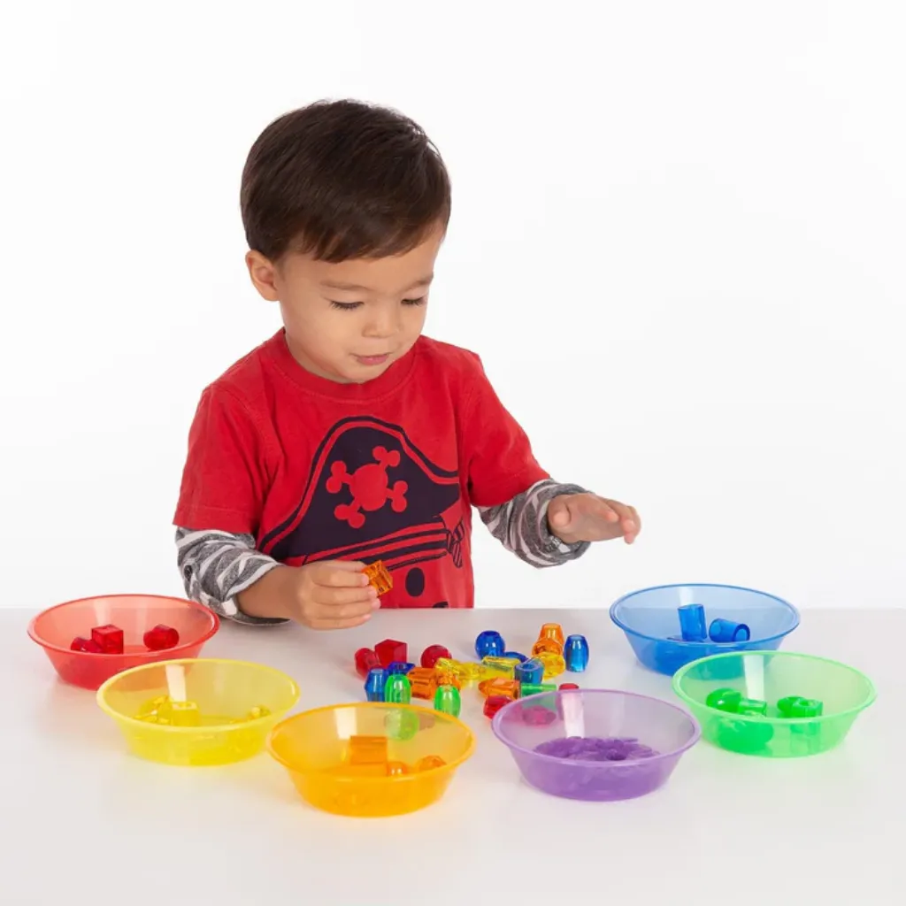 Niño-usando-Tickit-Cuencos-clasificadores-translúcidos-6-unidades-Juguetes-educativos-en-Canarias.webp