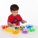 Niño-usando-Tickit-Cuencos-clasificadores-translúcidos-6-unidades-Juguetes-educativos-en-Canarias.webp