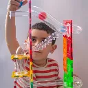 Niño-juego-magnetico-imanix-tobogan-jugueterias-en-Canarias.webp