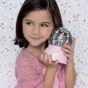 Niña-con-Lampara-Bola-De-Nieve-Bailarina-Djeco-Jugueteria-Mukkies-Lanzarote.webp