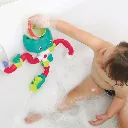 Niño-con-Juego-de-baño-Circuito-de-agua-Ludi-France-Mukkies-Lanzarote.webp