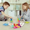 Niños jugando a Buildzi de Ludilo-Juego de Habilidad para dos jugadores.webp
