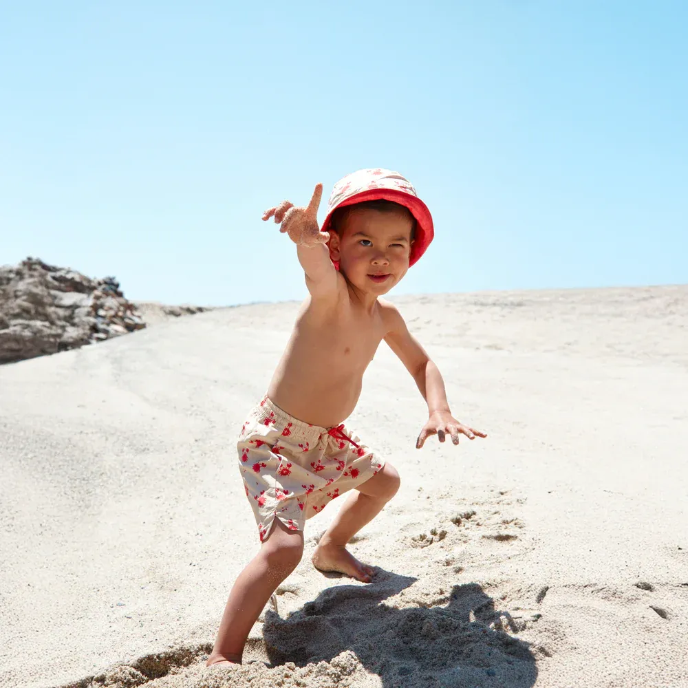 Peque con Gorro reversible UV Cangrejo-Swim Essentials.webp