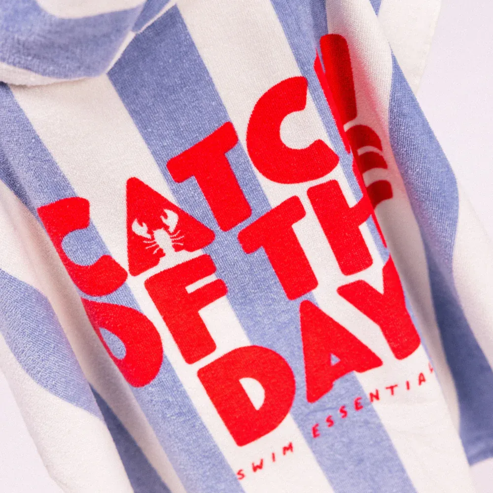 Detalle Espalda Poncho rallas azul y blanco Catch Of The Day-Swim Essentials.webp