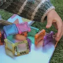 Niño jugando con Nomic Clacki Mini 60 piezas-NUEVO-piezas geométricas imantadas.webp