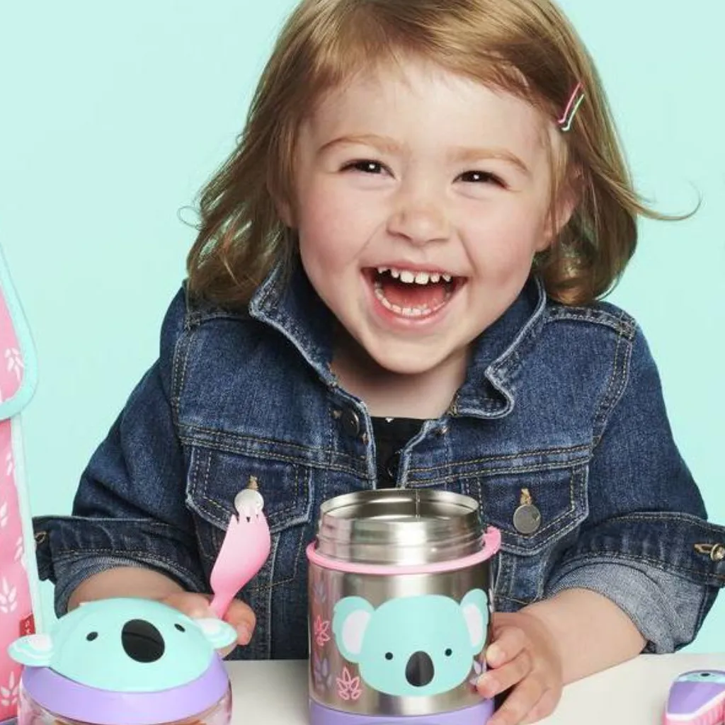 Niña con Termo para comida fria_caliente Koala-Skip Hop-disponible en Mukkies Lanzarote.webp
