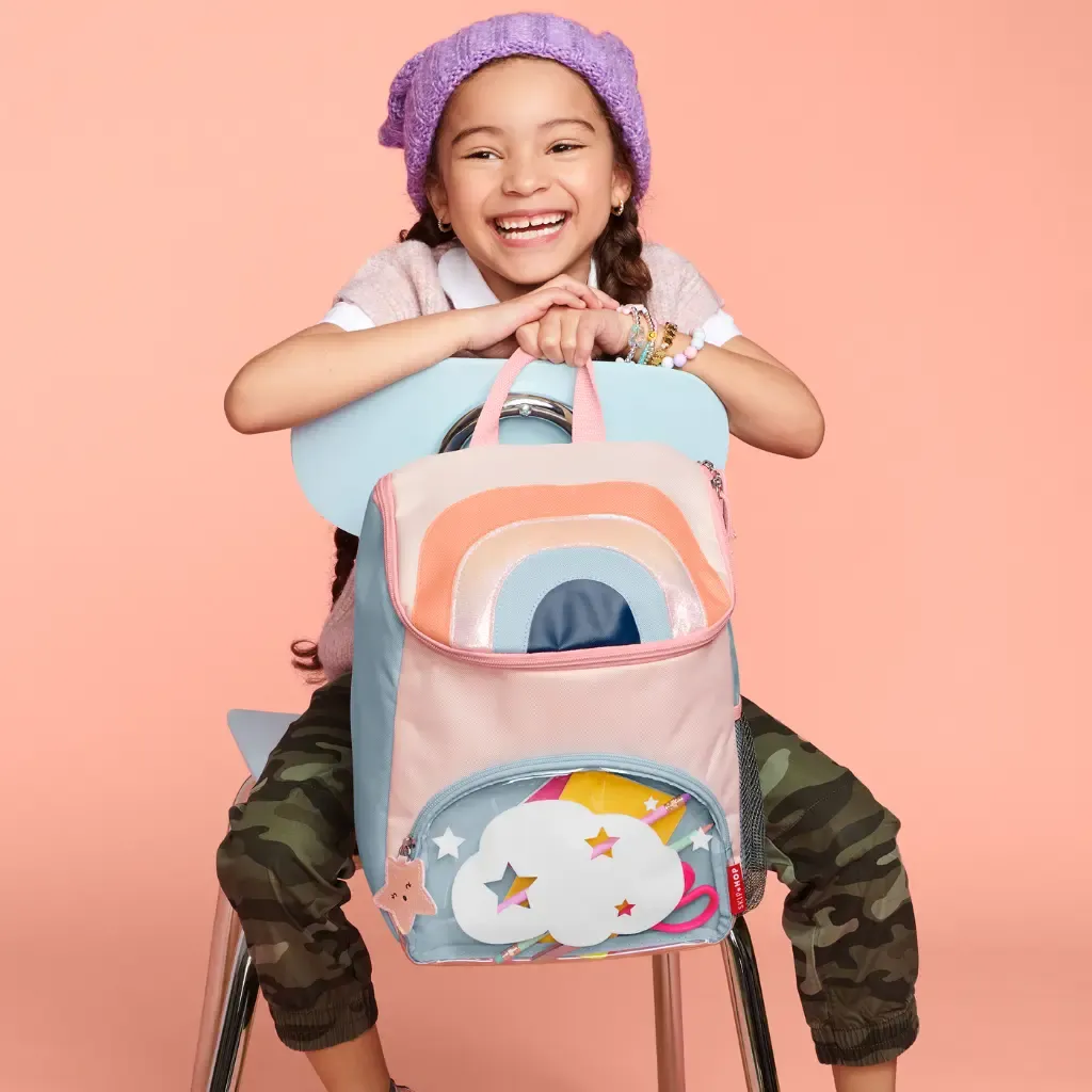 Mochila Spark Style Big Kid Arcoíris-Skip Hop-medidas para carpeta A4.webp