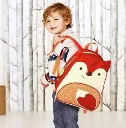 Niño con Mochila Zoo Zorro-Skip Hop-ideal para primer infancia.webp