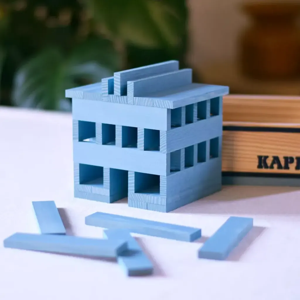 Ejemplo con Juego de Tablillas Azul Claro-Kapla-40 unidades disponible en Jugueteria Mukkies.webp