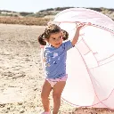 Niña con Carpa Pop Up con Protección Solar Jolie-Monneka-disponible en Mukkies Lanzarote.webp
