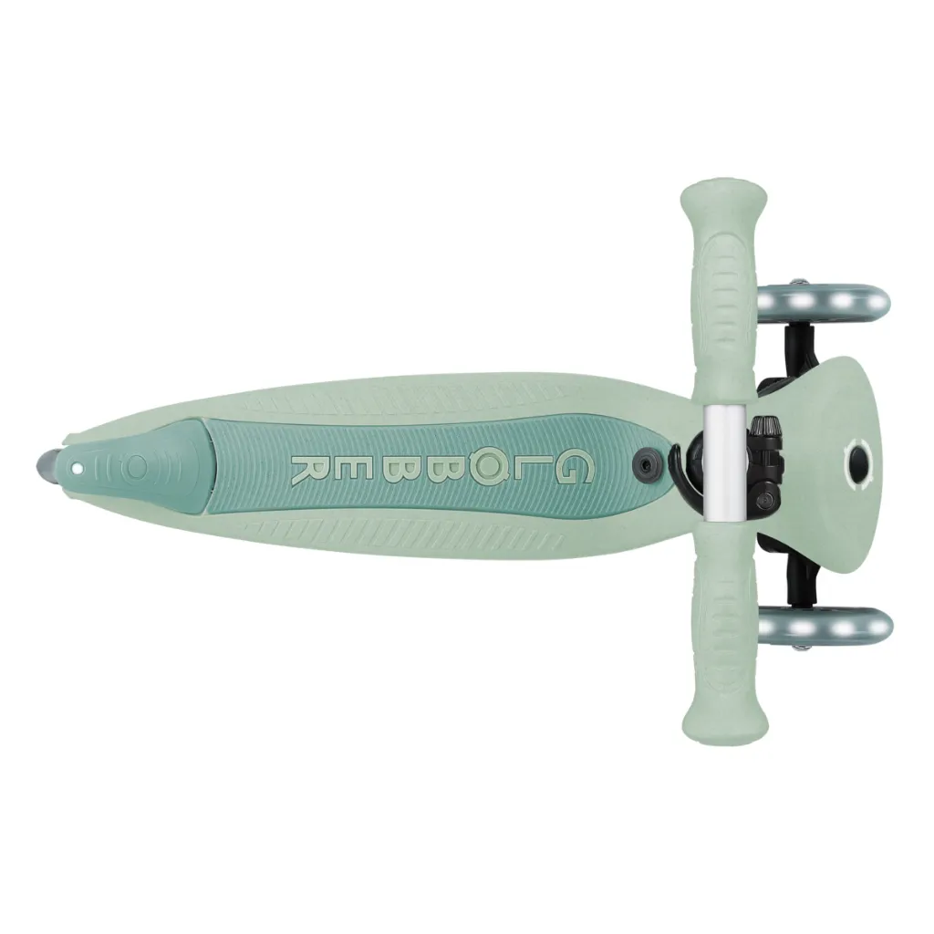 Base del GO•UP Active Lights Eco Pistacho–Patinete evolutivo Globber 3 en 1 para niños 15 meses a 9 años–Juguetería Mukkies Canarias.webp