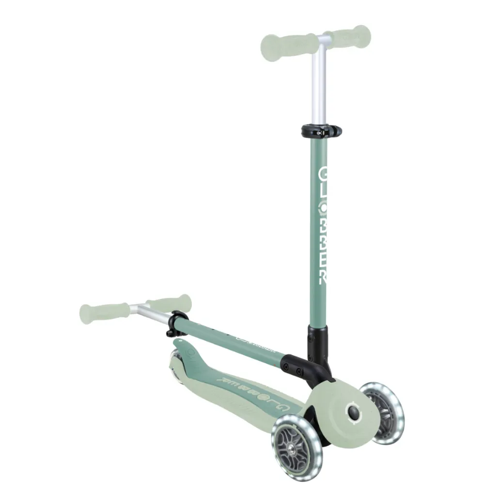 Forma de plegado de GO•UP Active Lights Eco Pistacho–Patinete evolutivo Globber 3 en 1 para niños 15 meses a 9 años–Juguetería Mukkies Canarias.webp