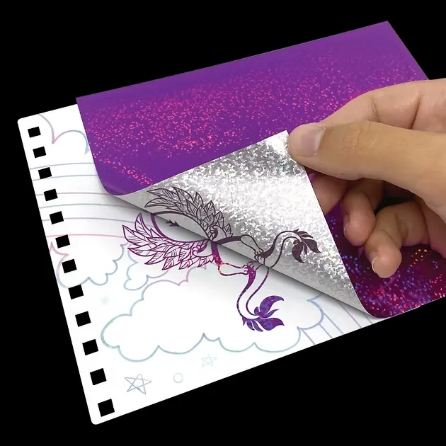 Detalle-Arte-con-papel-metálico-de-fantasía-Nebulous-Star-disponible-en-Juguetería-Mukkies-a-partir-.webp